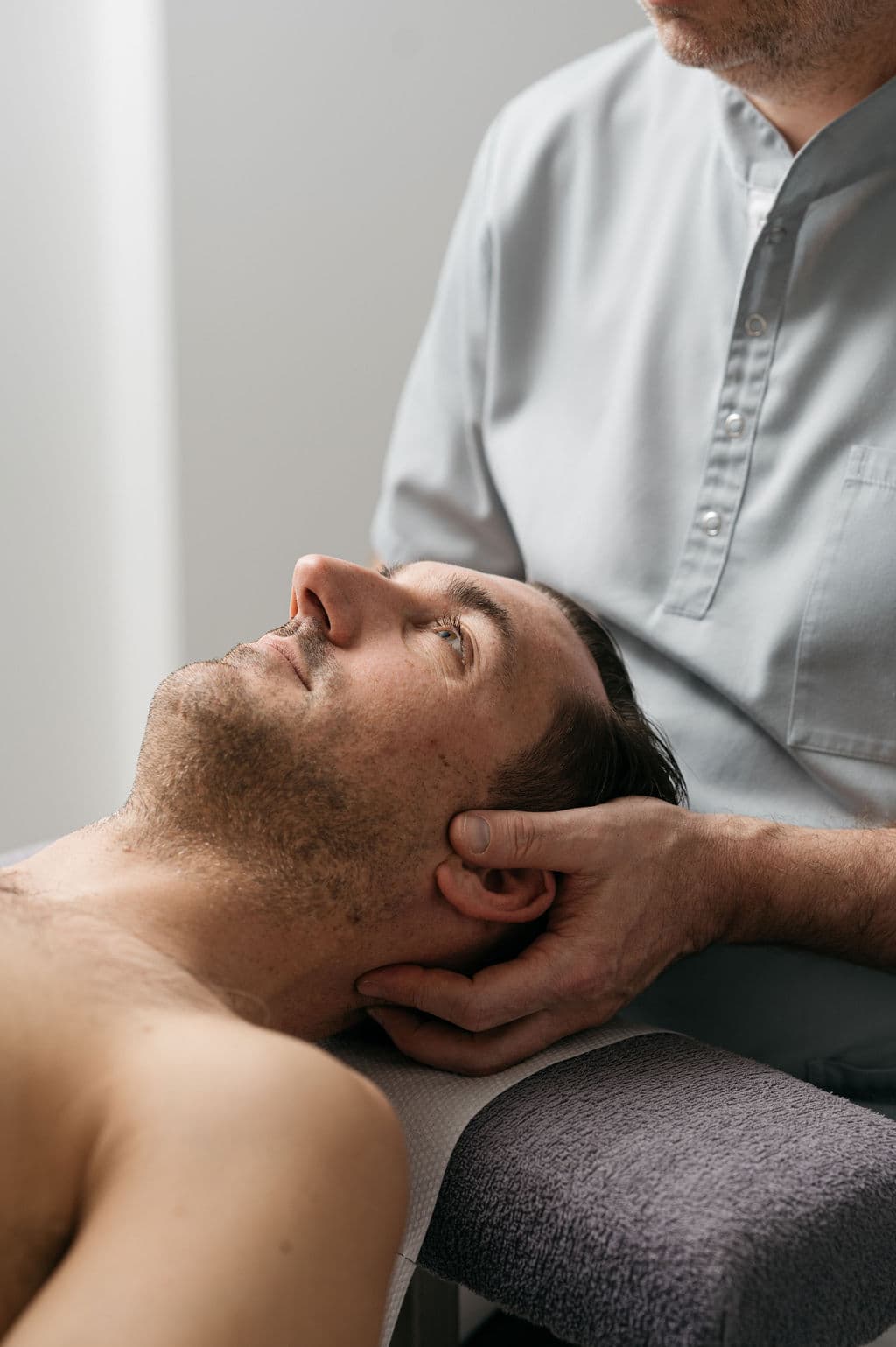 Craniale behandeling door de osteopaat